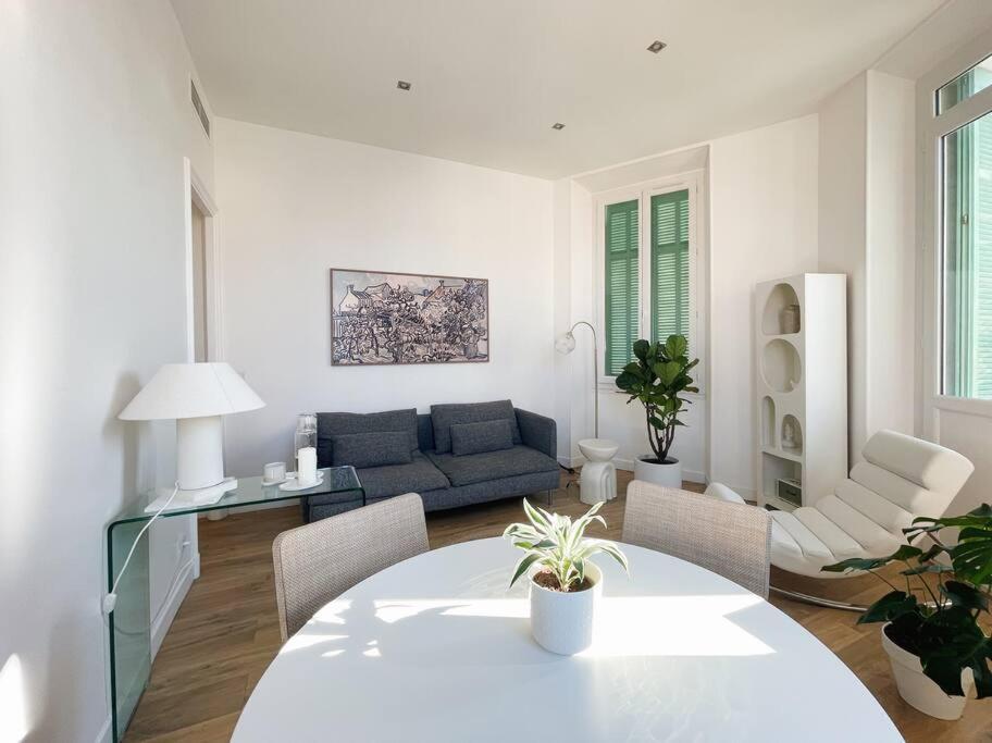 Climatise Avec Parking Prive Dans Le Centre Apartamento